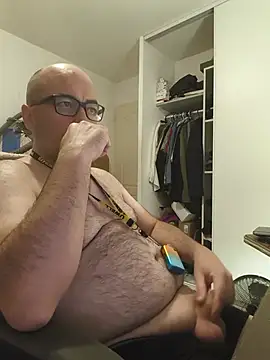 Snapshot of veryverybigdick45 chatting on 06/13/26, 10:19 veryverybigdick45 online show from 06/13/26, 10:19