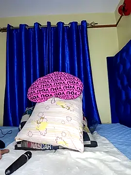 Snapshot of Queenshaz01 chatting on 11/10/25, 12:37 Queenshaz01 online show from 11/10/25, 12:37