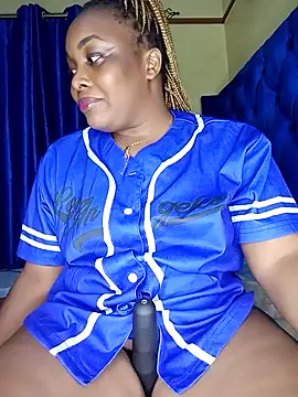 Snapshot of Queenshaz01 chatting on 10/25/25, 12:32 Queenshaz01 online show from 10/25/25, 12:32