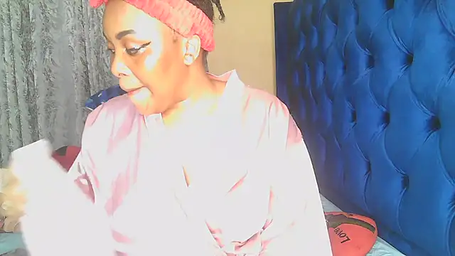 Queenshaz01 online show from 03/21/26, 12:01