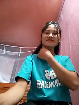 Snapshot of trieungoclnt chatting on 10/15/25, 04:00 trieungoclnt online show from 10/15/25, 04:00