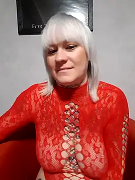 Snapshot of poussichienne chatting on 12/14/25, 04:34 poussichienne online show from 12/14/25, 04:34