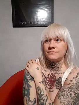 Snapshot of poussichienne chatting on 11/20/25, 01:45 poussichienne online show from 11/20/25, 01:45