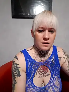 Snapshot of poussichienne chatting on 10/29/25, 04:06 poussichienne online show from 10/29/25, 04:06