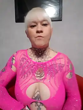 Snapshot of poussichienne chatting on 11/07/25, 04:44 poussichienne online show from 11/07/25, 04:44