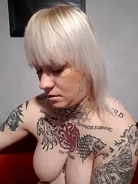 Snapshot of poussichienne chatting on 12/04/25, 09:41 poussichienne online show from 12/04/25, 09:41