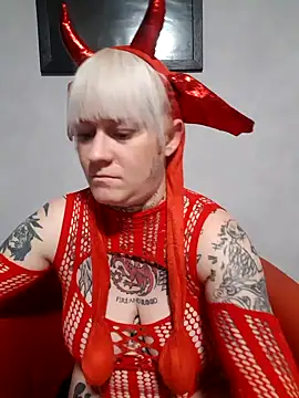 Snapshot of poussichienne chatting on 10/30/25, 04:37 poussichienne online show from 10/30/25, 04:37