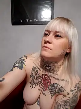 Snapshot of poussichienne chatting on 11/30/25, 09:43 poussichienne online show from 11/30/25, 09:43