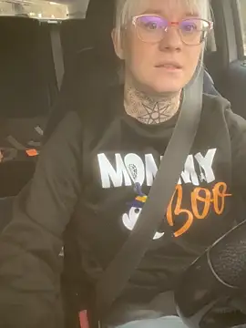 Snapshot of poussichienne chatting on 11/28/25, 10:37 poussichienne online show from 11/28/25, 10:37