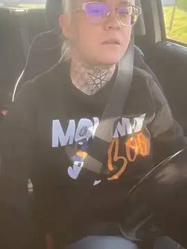 Snapshot of poussichienne chatting on 11/27/25, 10:59 poussichienne online show from 11/27/25, 10:59