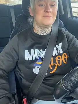 Snapshot of poussichienne chatting on 12/18/25, 12:09 poussichienne online show from 12/18/25, 12:09