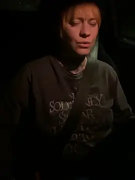 poussichienne online show from 04/04/26, 04:08