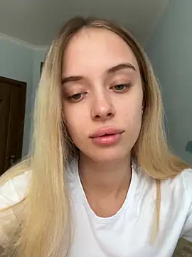 Snapshot of enjoy_my_beauty chatting on 07/16/26, 06:43 enjoy my beauty online show from 07/16/26, 06:43