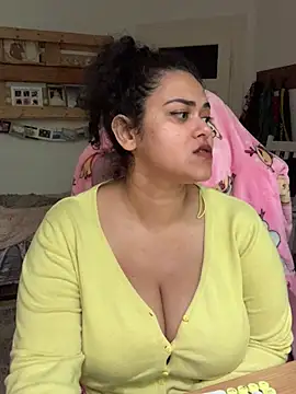 Curvydesifromgermany online show from 06/03/26, 02:33