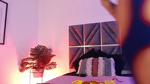 Laura Dicardy online show from 11/27/25, 07:36