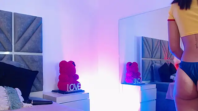 Laura Dicardy online show from 11/08/25, 07:39