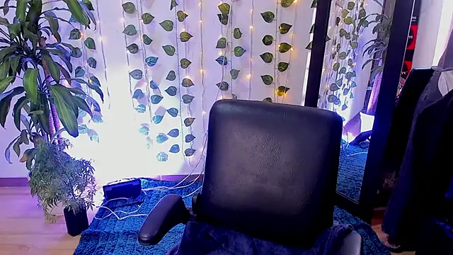 Snapshot of mariiana-diaz chatting on 11/27/25, 02:28 mariiana-diaz online show from 11/27/25, 02:28