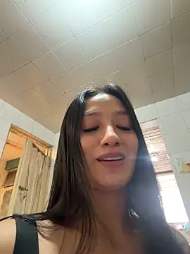 Snapshot of mariiana-diaz chatting on 06/20/26, 04:12 mariiana-diaz online show from 06/20/26, 04:12