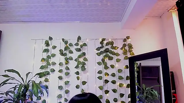 Snapshot of mariiana-diaz chatting on 11/14/25, 02:21 mariiana-diaz online show from 11/14/25, 02:21