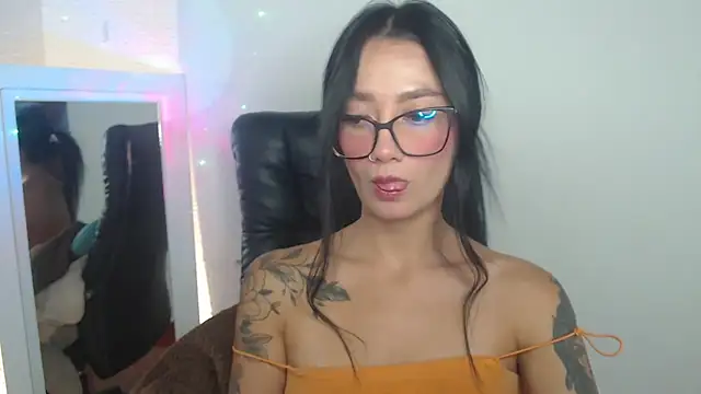 Snapshot of mariiana-diaz chatting on 06/12/26, 03:21 mariiana-diaz online show from 06/12/26, 03:21