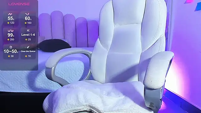 Snapshot of Haanna__ chatting on 02/13/25, 10:43 Haanna online show from 02/13/25, 10:43