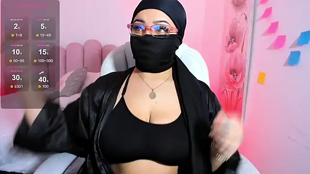 Snapshot of Haanna__ chatting on 12/27/24, 01:11 Haanna online show from 12/27/24, 01:11