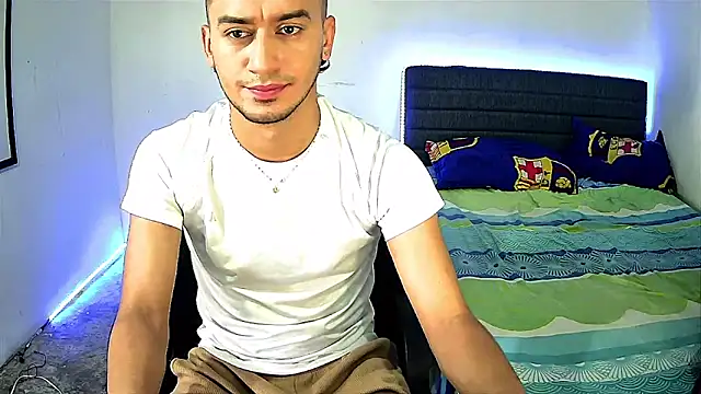 Kevin Torres online show from 12/20/25, 04:43