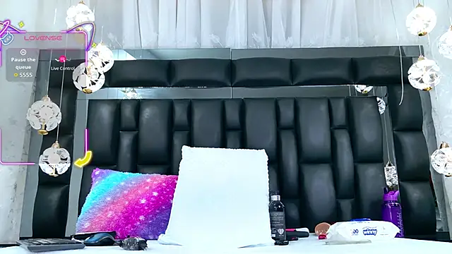 AuraRoss online show from 11/28/25, 07:03