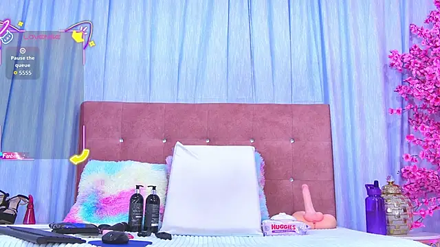 Snapshot of AuraRoss chatting on 01/18/26, 07:06 AuraRoss online show from 01/18/26, 07:06