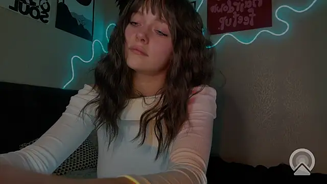 Emilia0 0 7 online show from 02/23/26, 09:37