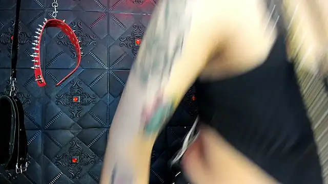 annavi  online show from 10/10/25, 07:04