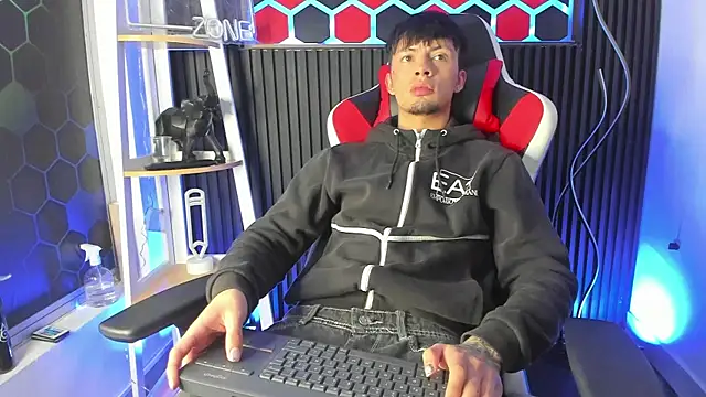 Steev Novoa online show from 03/25/26, 04:17