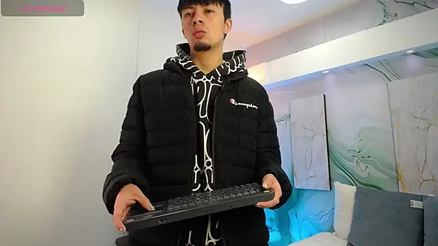 Steev Novoa online show from 04/09/26, 02:35