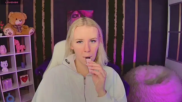 Snapshot of Selenatrend chatting on 02/22/26, 06:05 Selenatrend online show from 02/22/26, 06:05