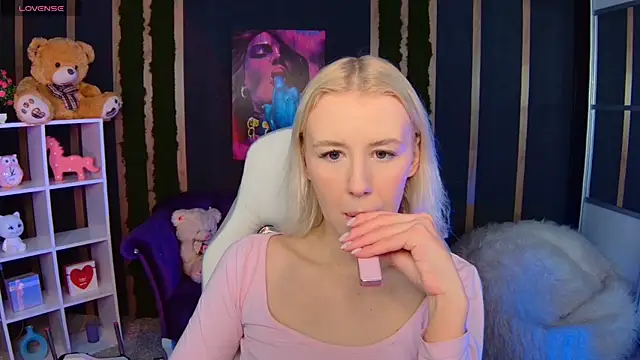 Snapshot of Selenatrend chatting on 02/14/26, 12:16 Selenatrend online show from 02/14/26, 12:16