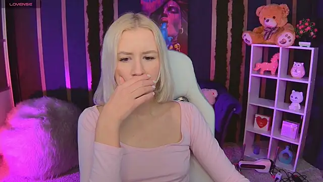 Snapshot of Selenatrend chatting on 02/11/26, 12:05 Selenatrend online show from 02/11/26, 12:05