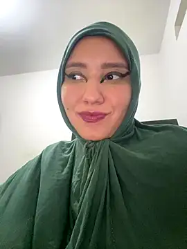 Snapshot of hannahayat chatting on 10/20/25, 10:21 hannahayat online show from 10/20/25, 10:21