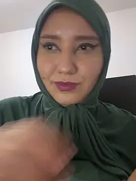 hannahayat online show from 10/24/25, 02:43