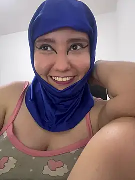 Snapshot of hannahayat chatting on 04/28/26, 10:36 hannahayat online show from 04/28/26, 10:36