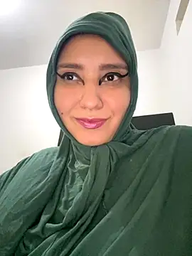 hannahayat online show from 10/22/25, 11:47