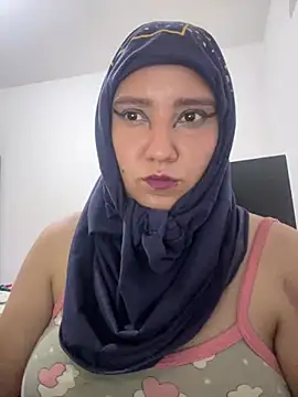 Snapshot of hannahayat chatting on 04/28/26, 02:27 hannahayat online show from 04/28/26, 02:27