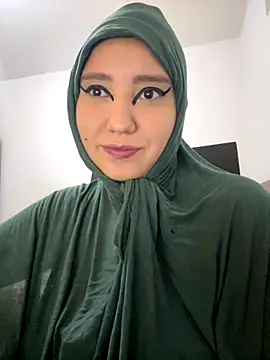 hannahayat online show from 11/15/25, 02:21