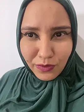 Snapshot of hannahayat chatting on 01/31/25, 03:44 hannahayat online show from 01/31/25, 03:44