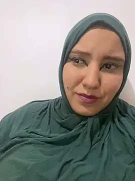 Snapshot of hannahayat chatting on 02/21/25, 01:22 hannahayat online show from 02/21/25, 01:22