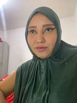 Snapshot of hannahayat chatting on 09/22/25, 12:44 hannahayat online show from 09/22/25, 12:44