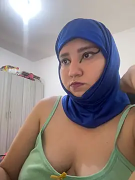Snapshot of hannahayat chatting on 05/15/26, 03:32 hannahayat online show from 05/15/26, 03:32