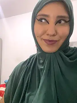 Snapshot of hannahayat chatting on 09/18/25, 01:19 hannahayat online show from 09/18/25, 01:19