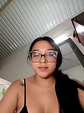 -VICKKY online show from 11/28/25, 03:50