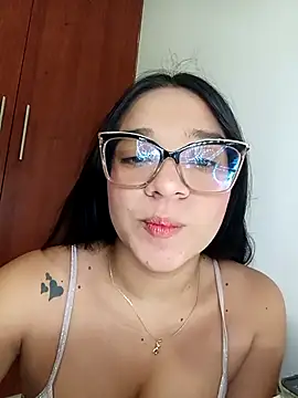 -VICKKY online show from 11/08/25, 02:04