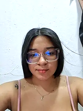 Snapshot of -VICKKY chatting on 06/25/26, 02:33 -VICKKY online show from 06/25/26, 02:33
